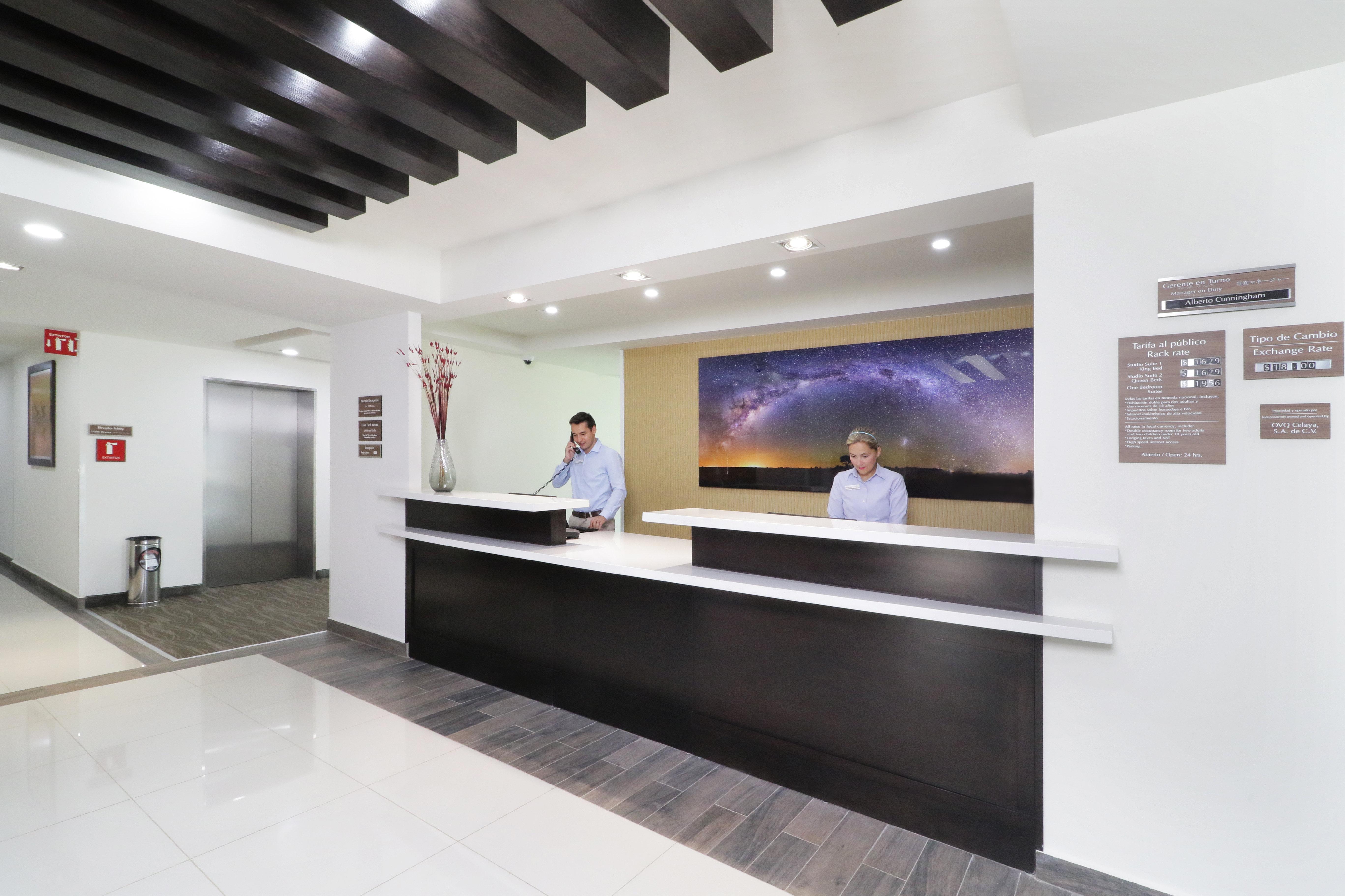 סלאיה Candlewood Suites Celaya מראה חיצוני תמונה